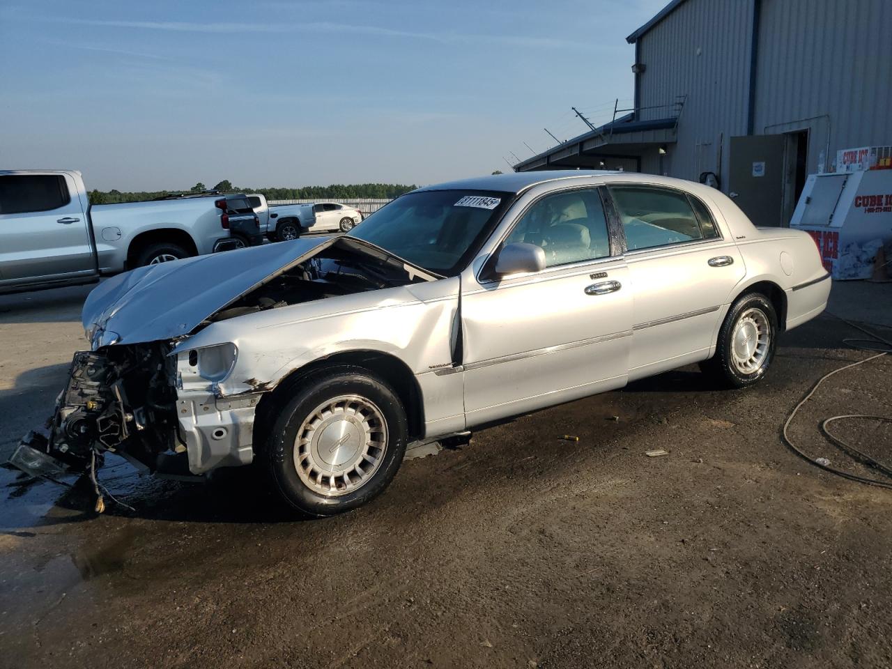 2002 Lincoln Town Car