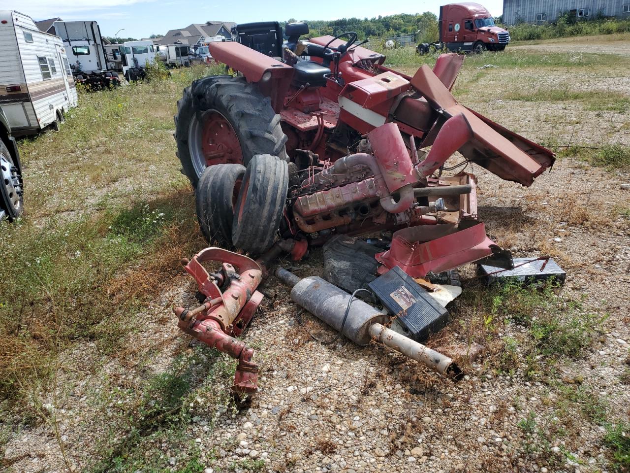 International F766 tractor