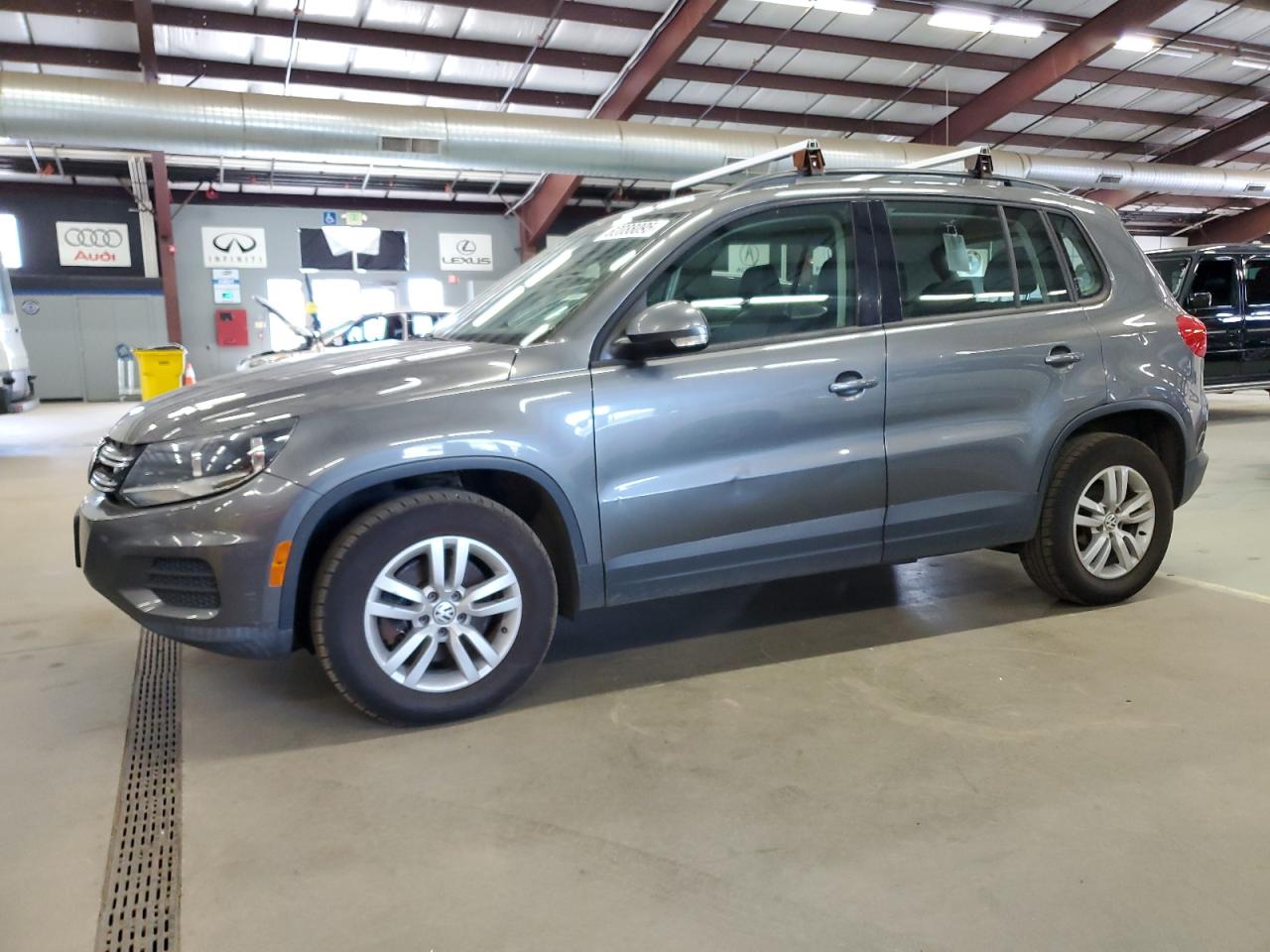2016 Volkswagen Tiguan s S