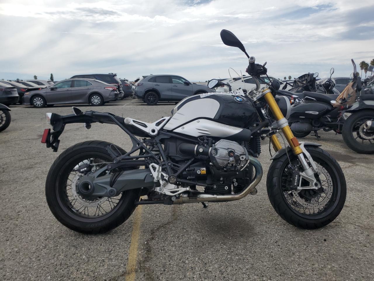 2016 BMW R