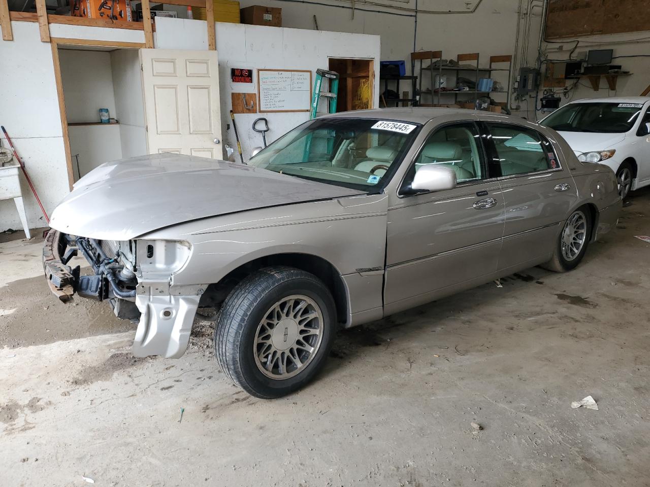 2002 Lincoln Town Car