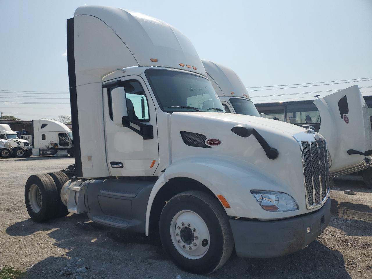 2018 Peterbilt tractor 579