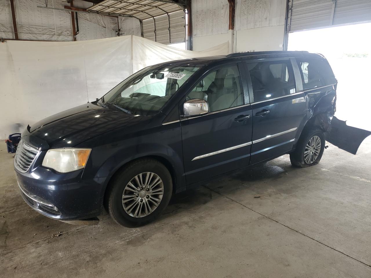 2013 Chrysler Town & country Touring L