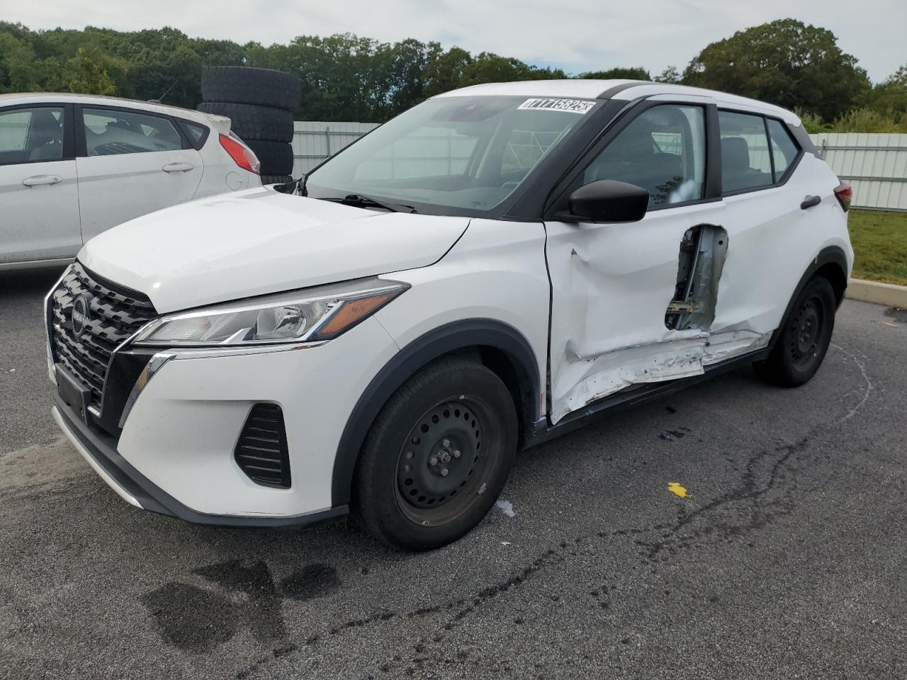 2023 Nissan Kicks s S