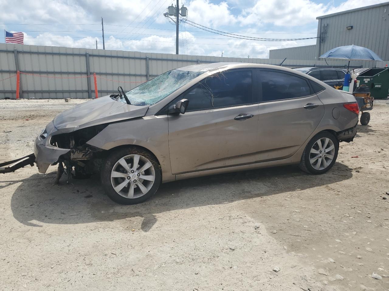 2013 Hyundai Accent gls GLS