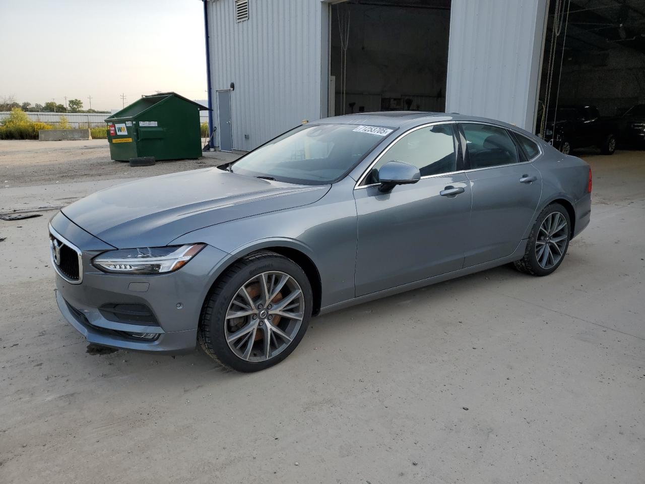2017 Volvo S90 T6 Momentum