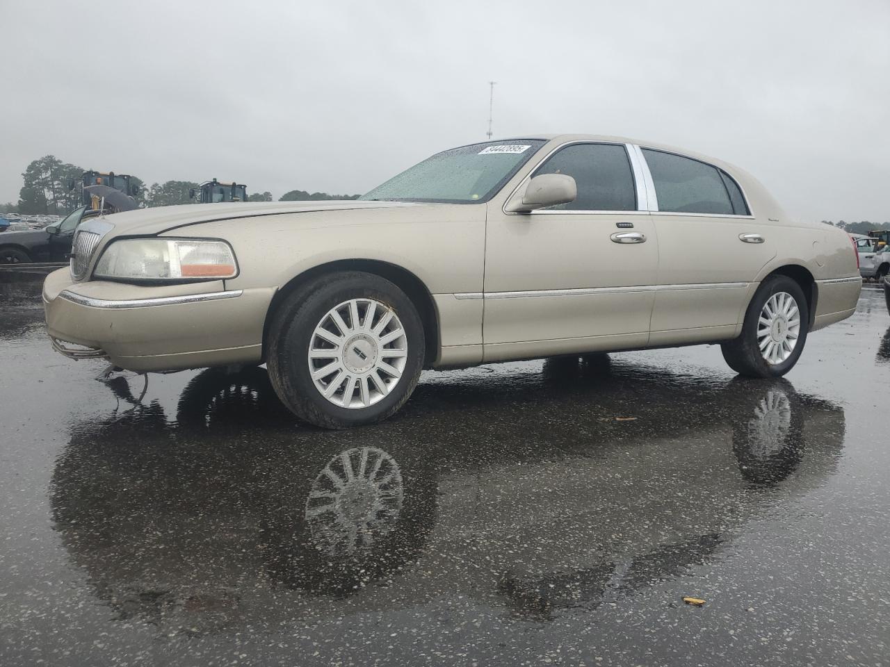 2005 Lincoln Town Car