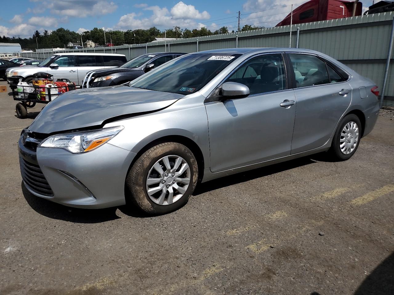 2015 Toyota Camry le LE