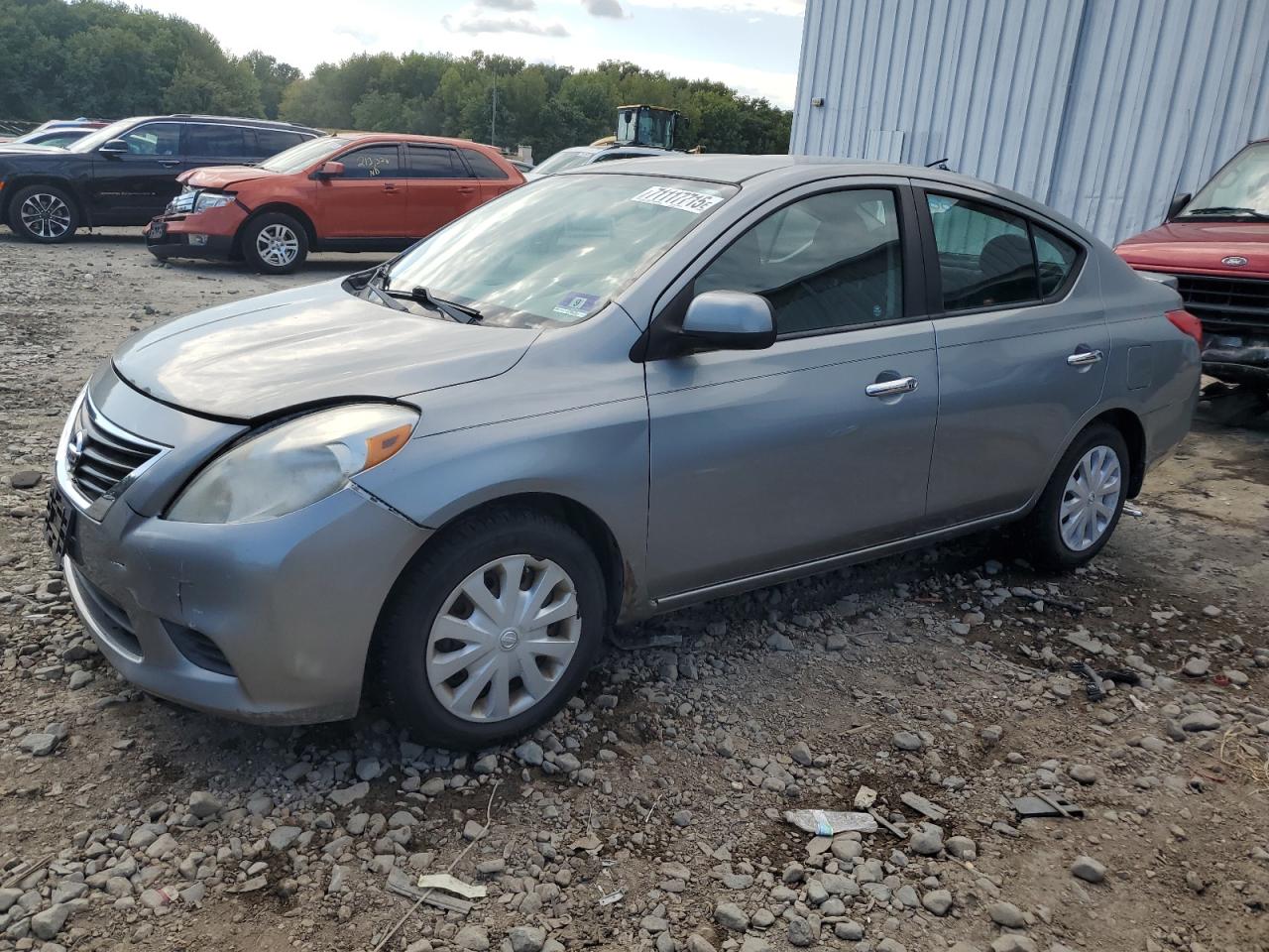 2013 Nissan Versa s S