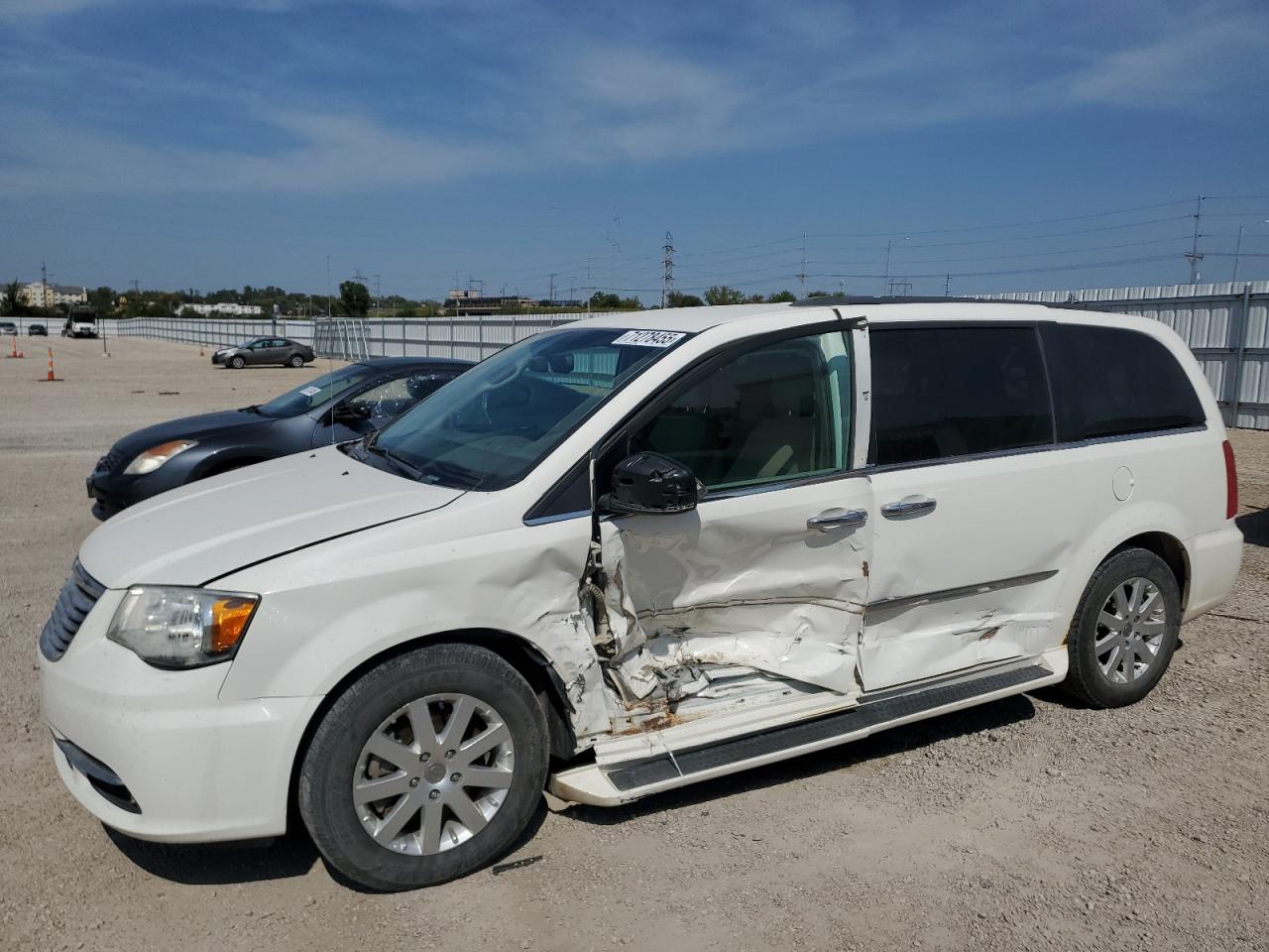 2012 Chrysler Town & country touring l TOURING L