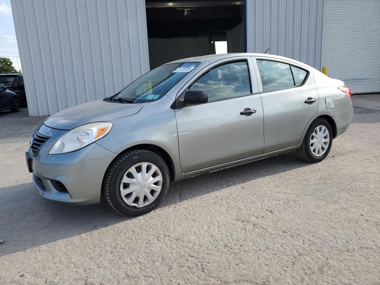 2013 Nissan Versa s S