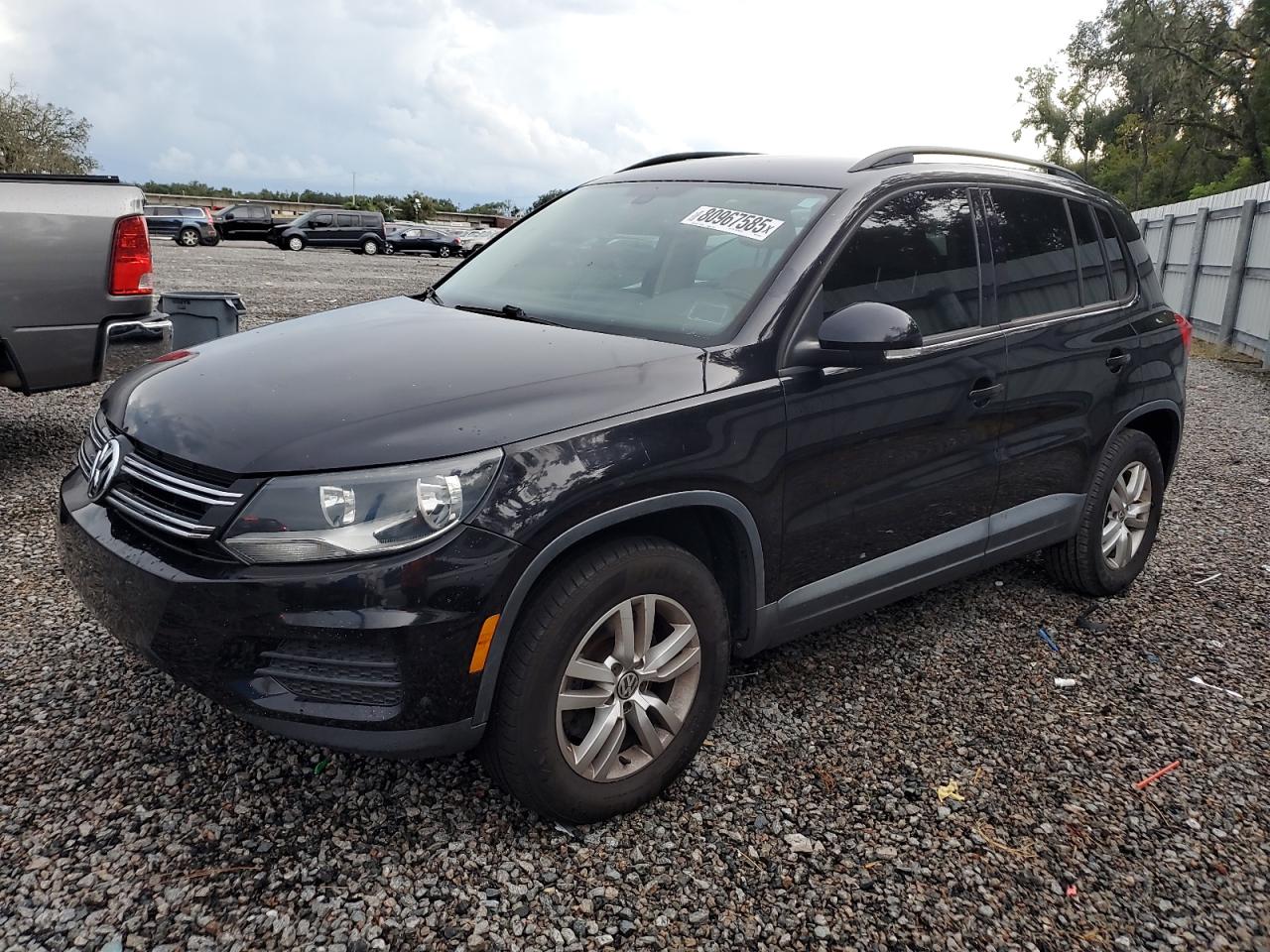 2016 Volkswagen Tiguan s S