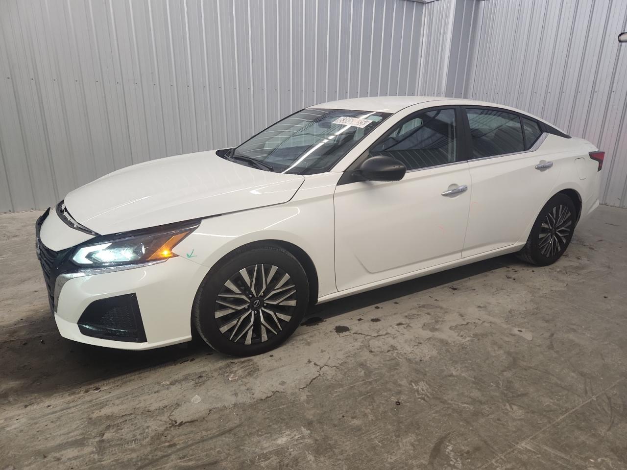 2025 Nissan Altima sv SV