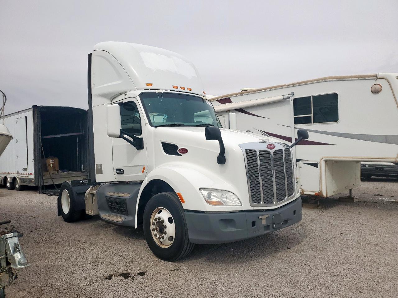 2018 Peterbilt tractor 579