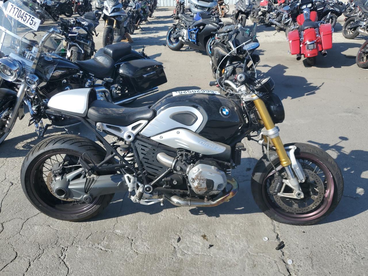 BMW R nine t