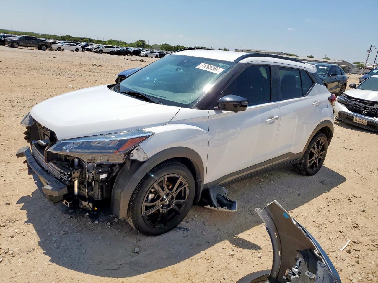 2023 Nissan Kicks sr SR
