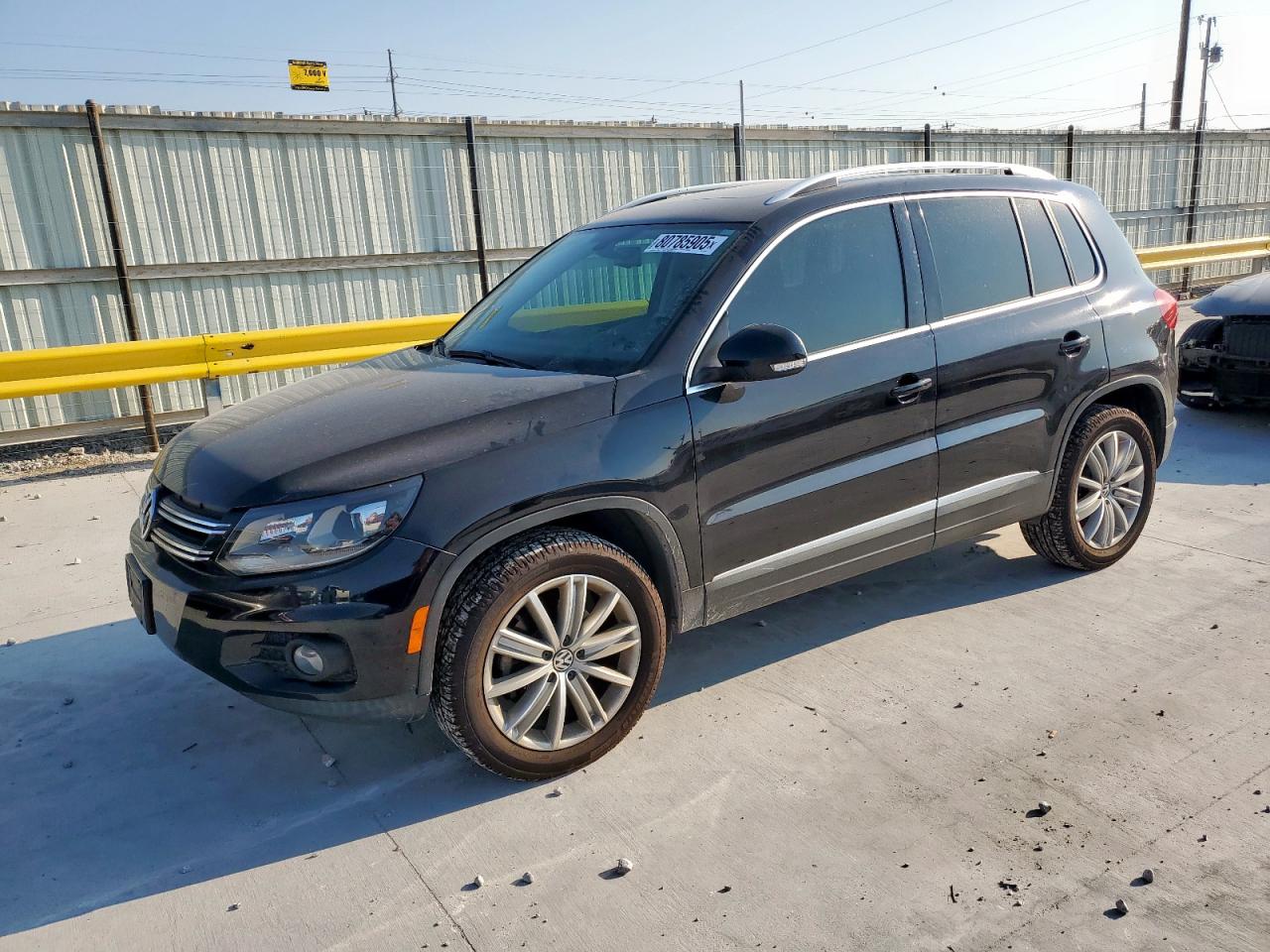 2016 Volkswagen Tiguan s S