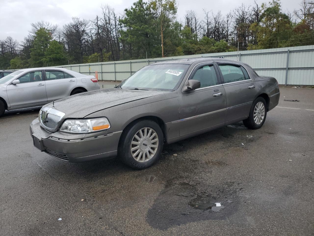 2004 Lincoln Town Car