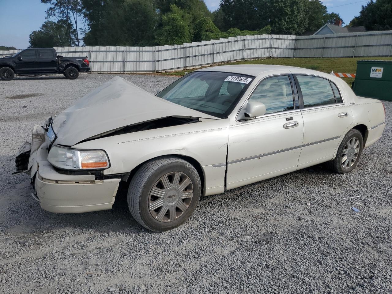 2005 Lincoln Town Car