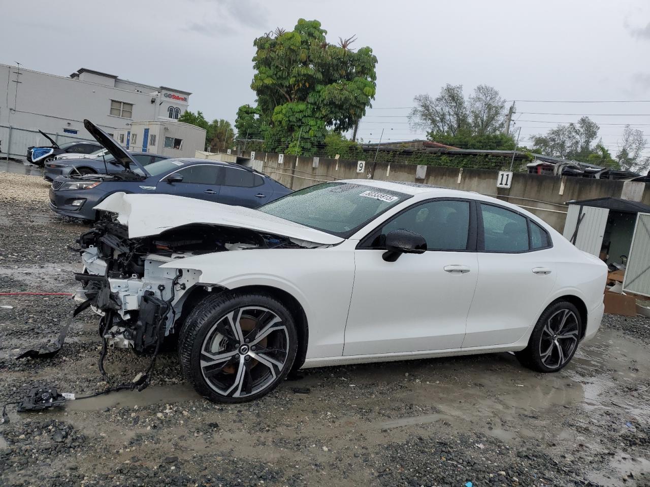 2023 Volvo S60 plus PLUS