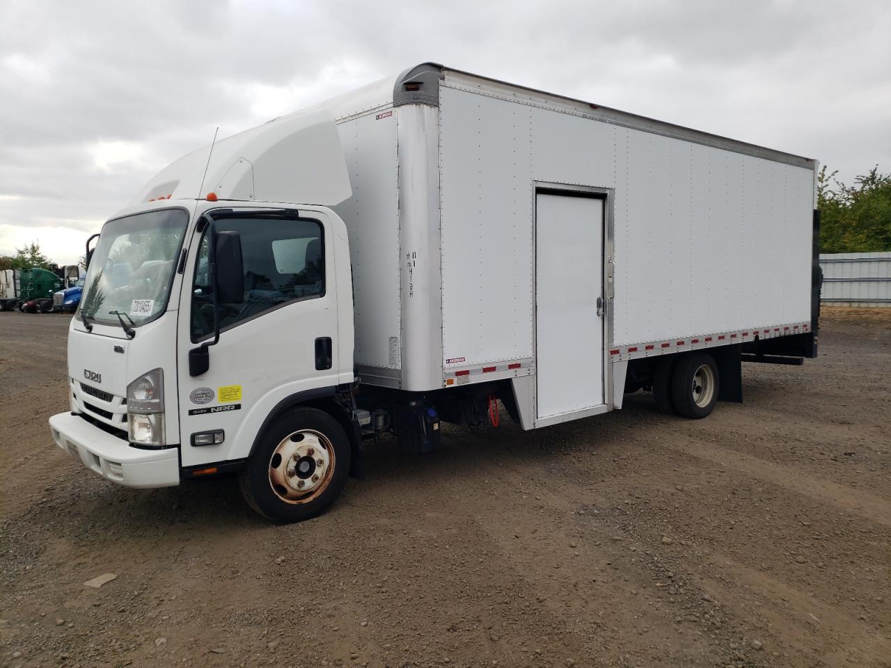 2017 Isuzu Nrr