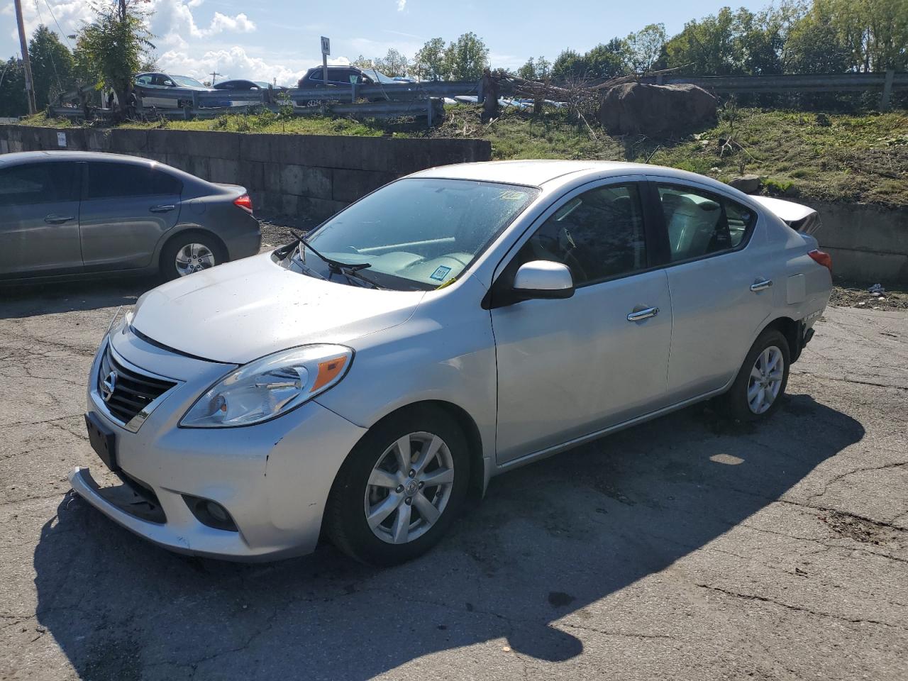 2012 Nissan Versa s S