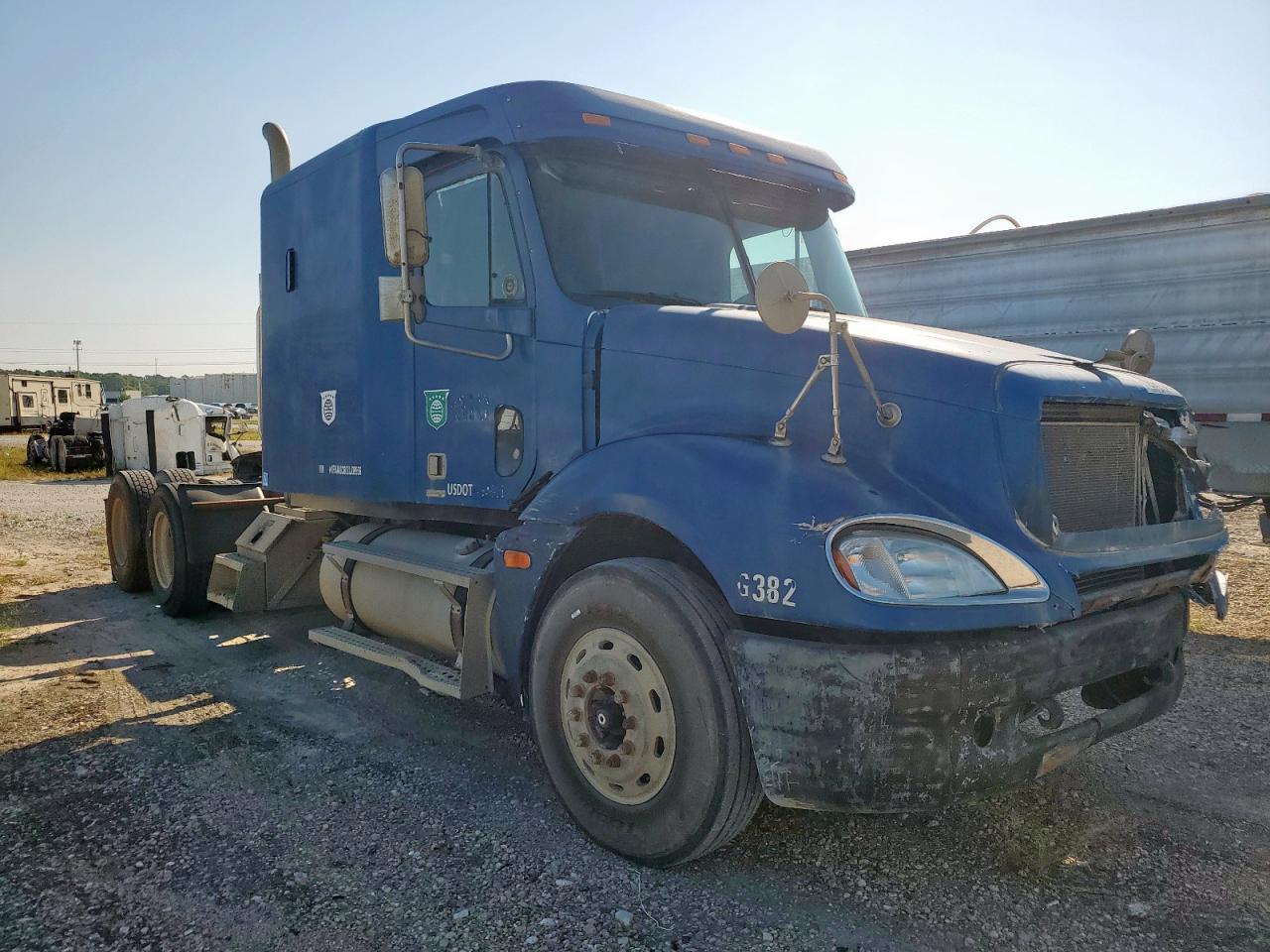 2002 Freightliner Columbia 1 COLUMBIA