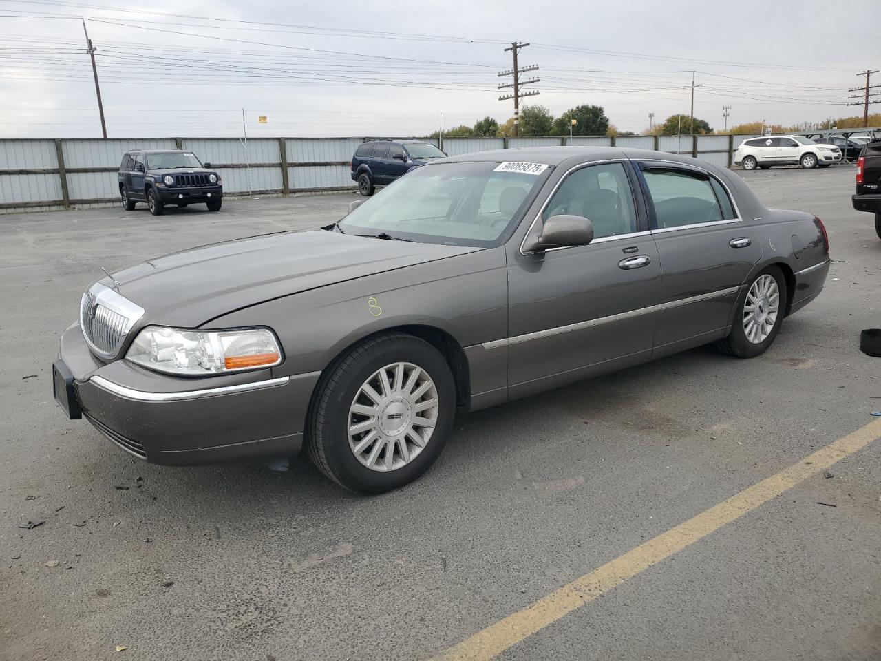 2004 Lincoln Town Car