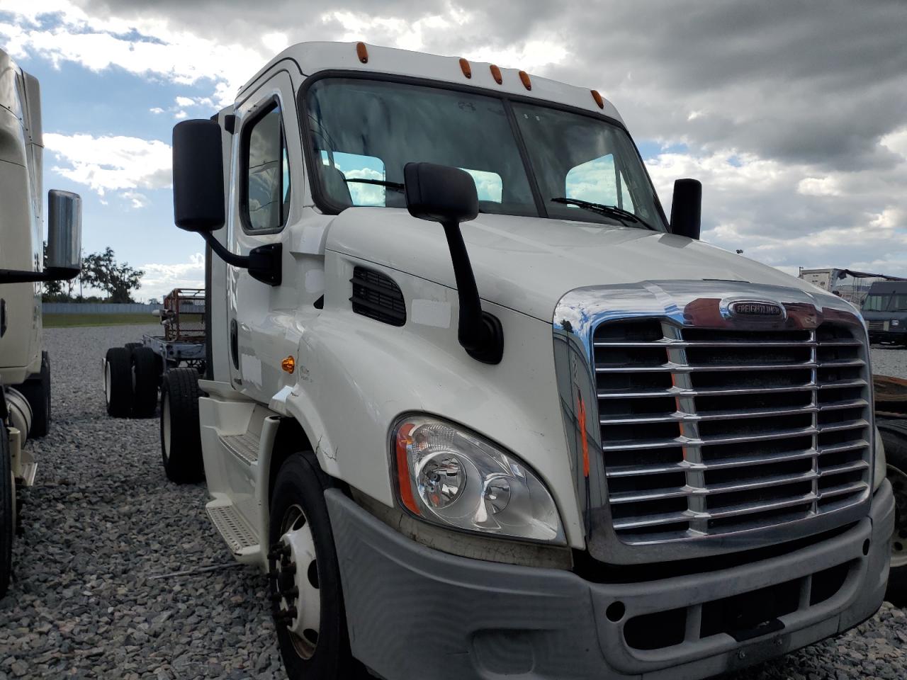 2016 Freightliner Cascadia 113