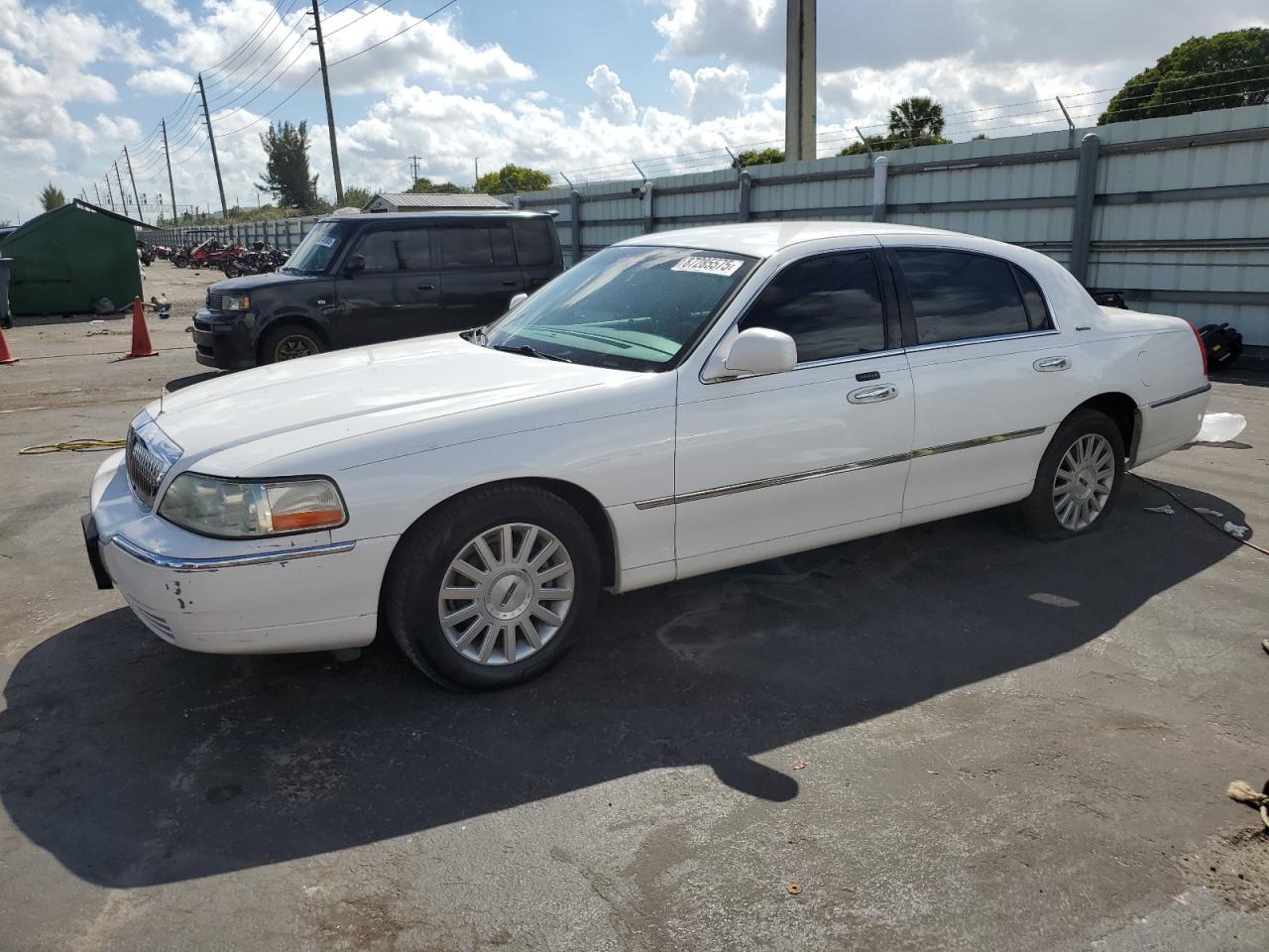 2004 Lincoln Town Car