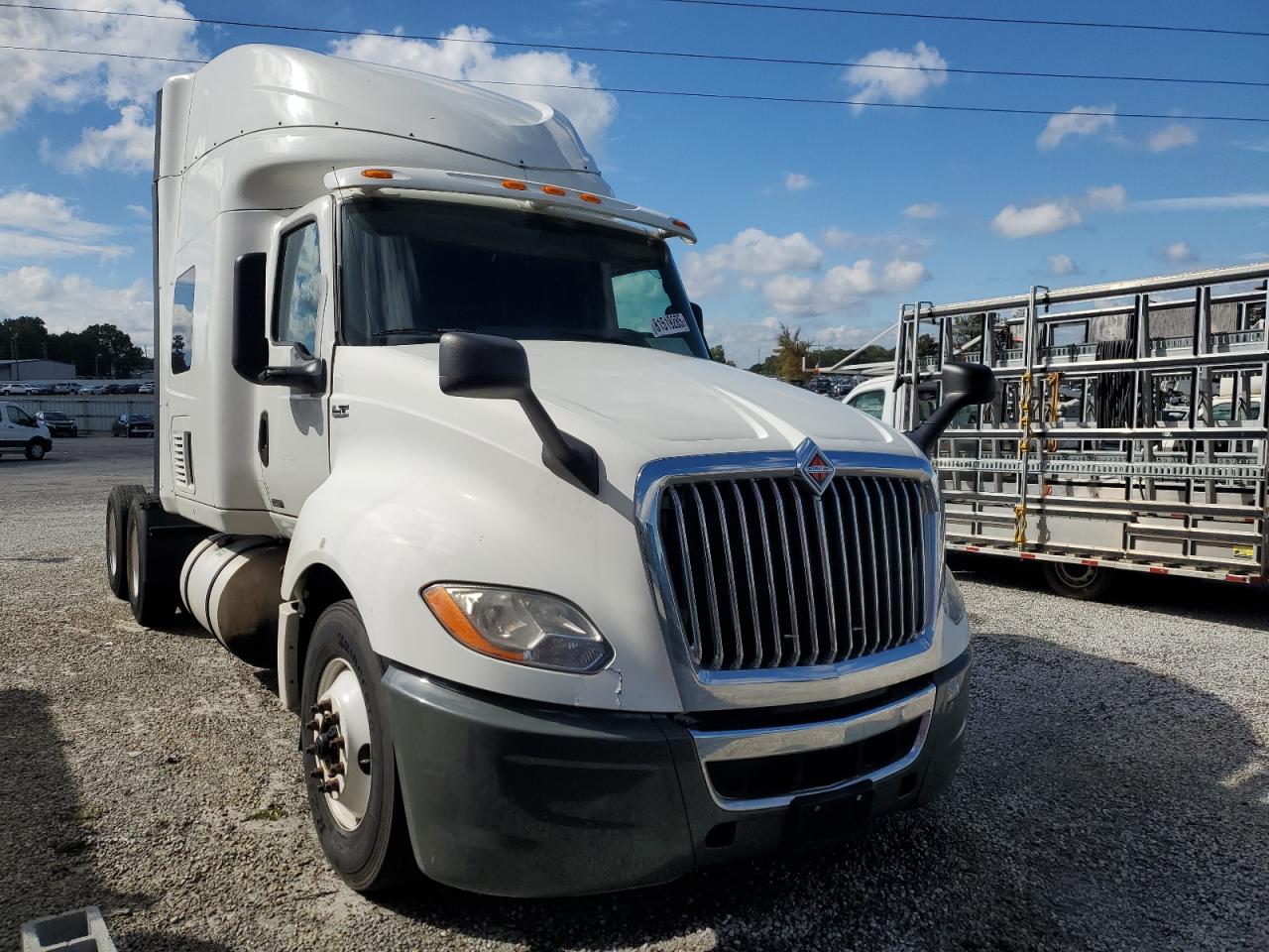 2019 International Lt625