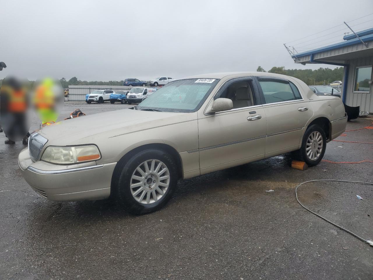 2005 Lincoln Town Car