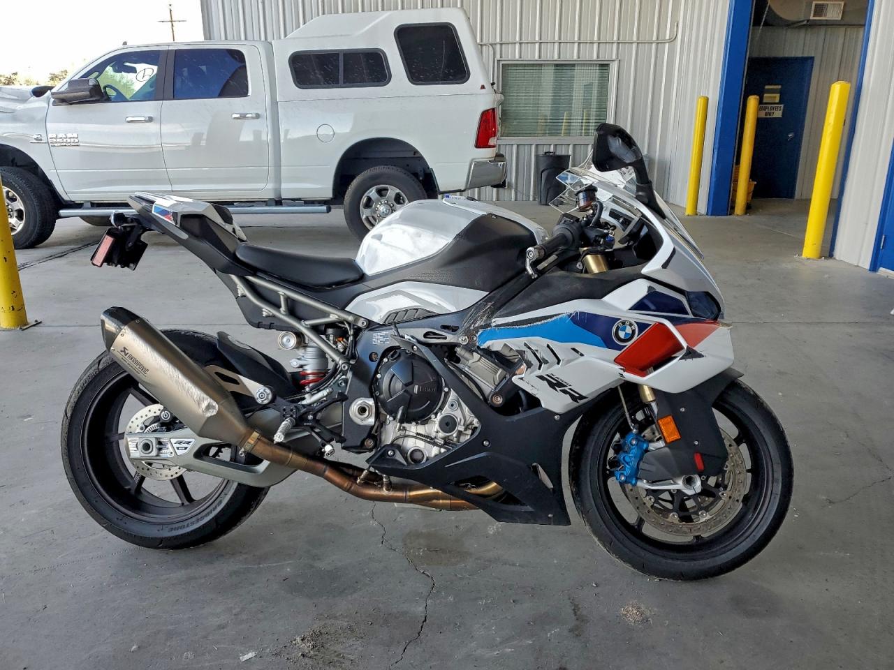 2025 BMW S 1000