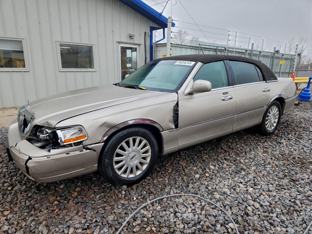 2003 Lincoln Town Car