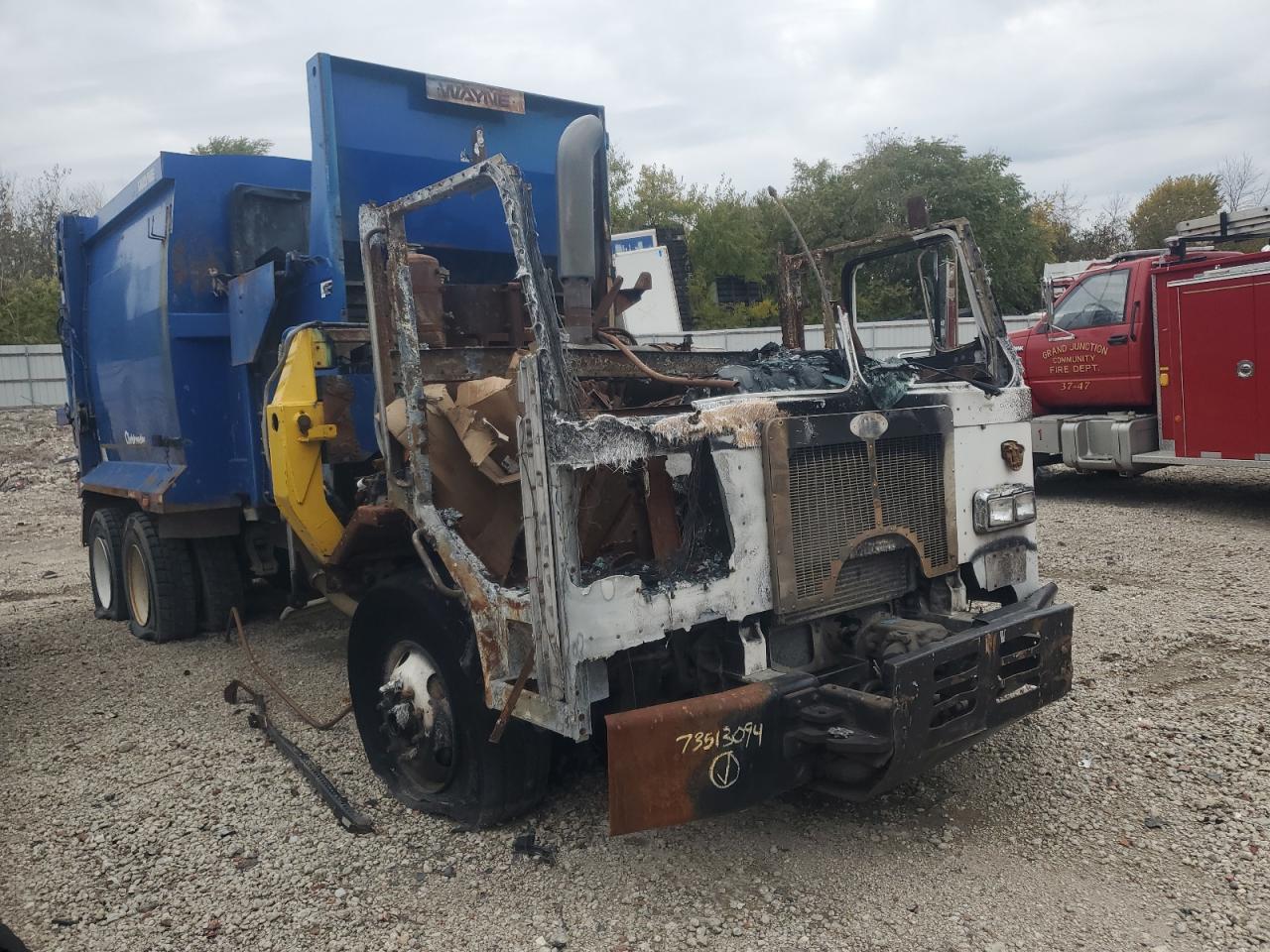 2011 Peterbilt 320