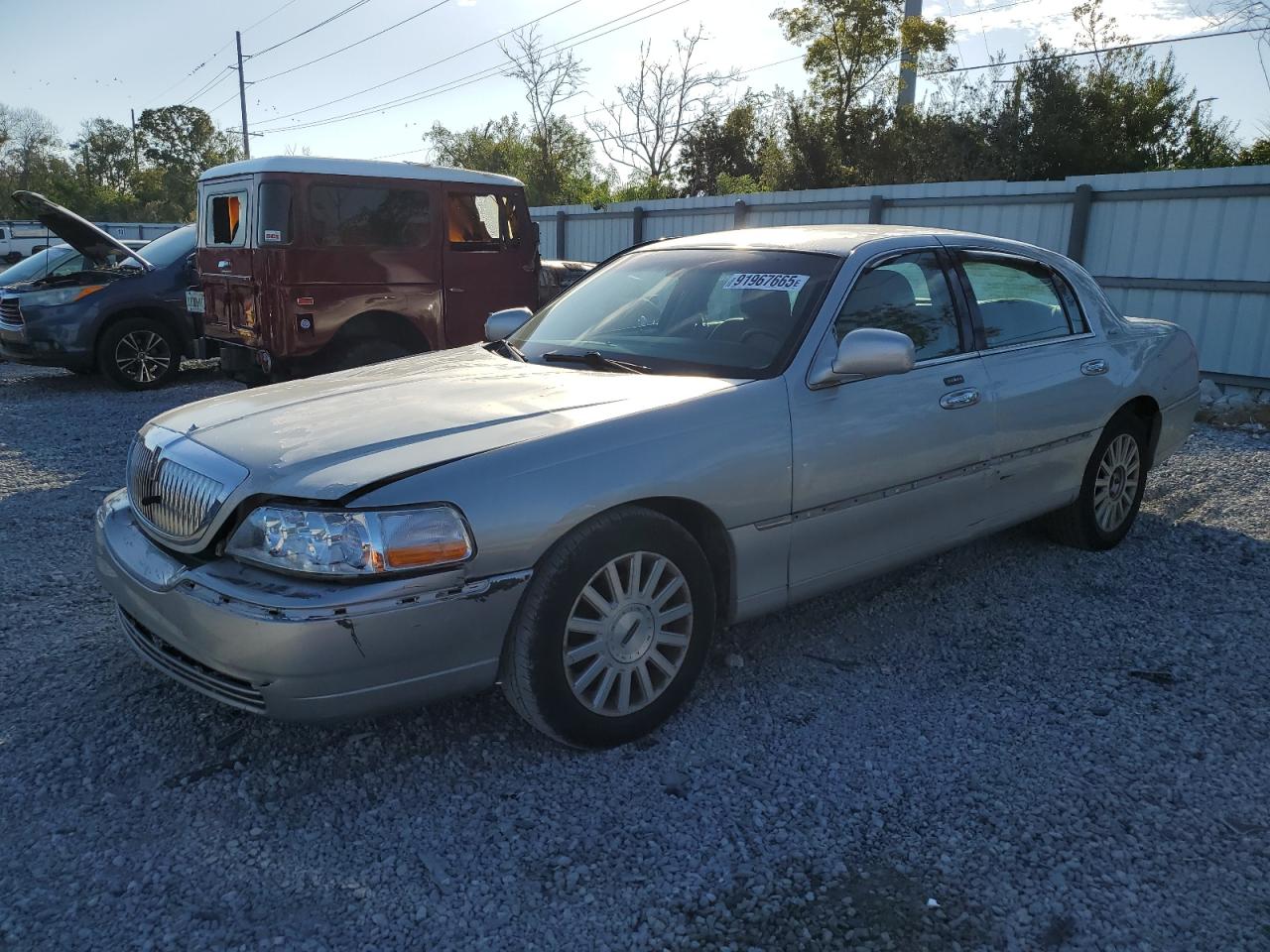 2004 Lincoln Town Car
