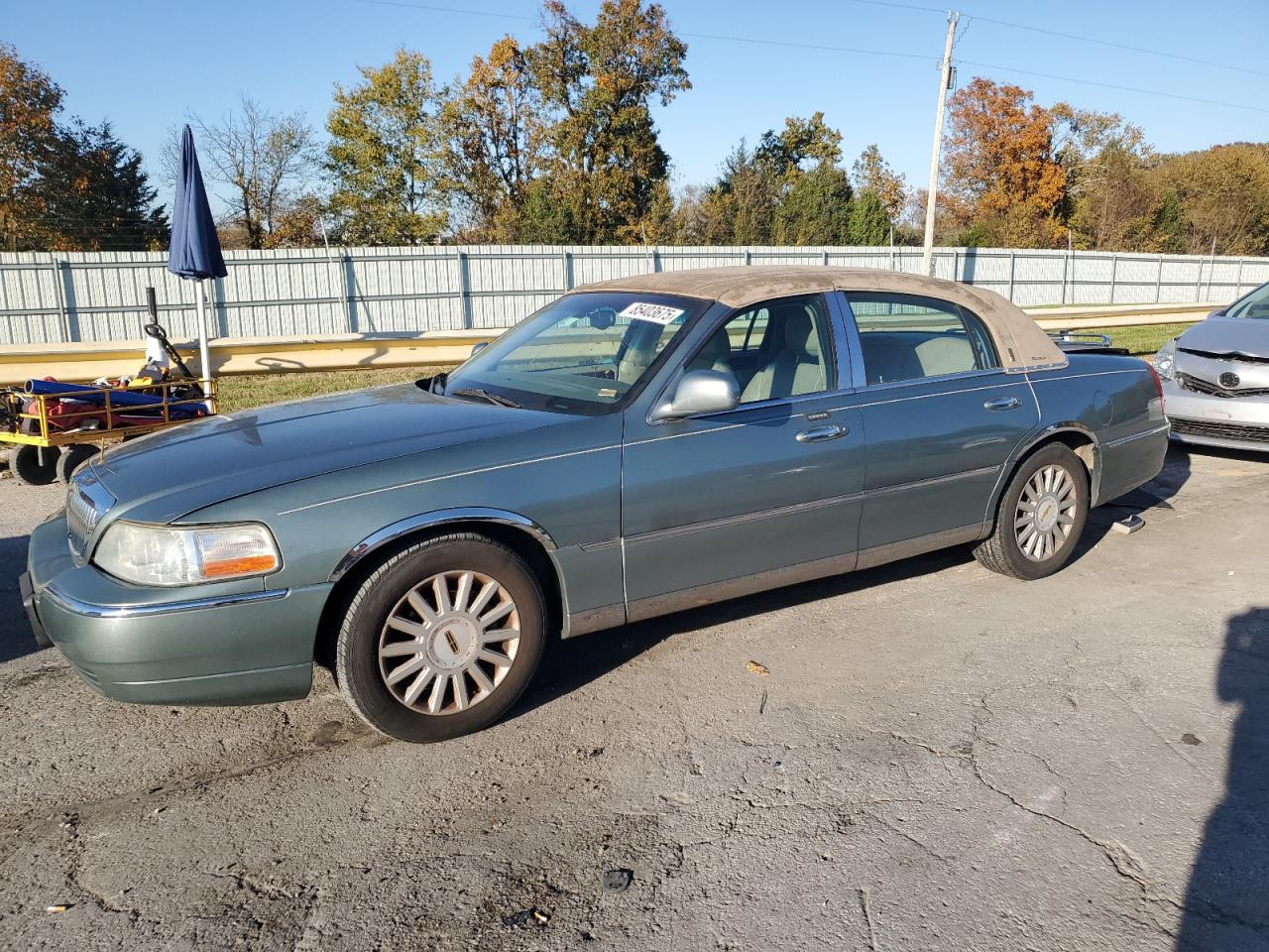 2005 Lincoln Town Car