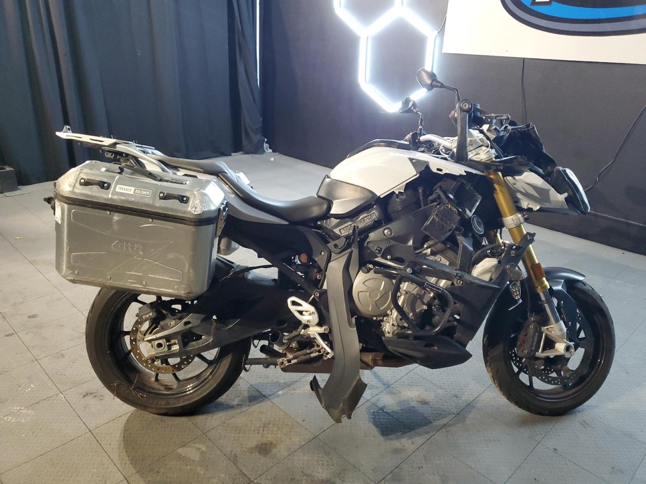 2016 BMW S 1000