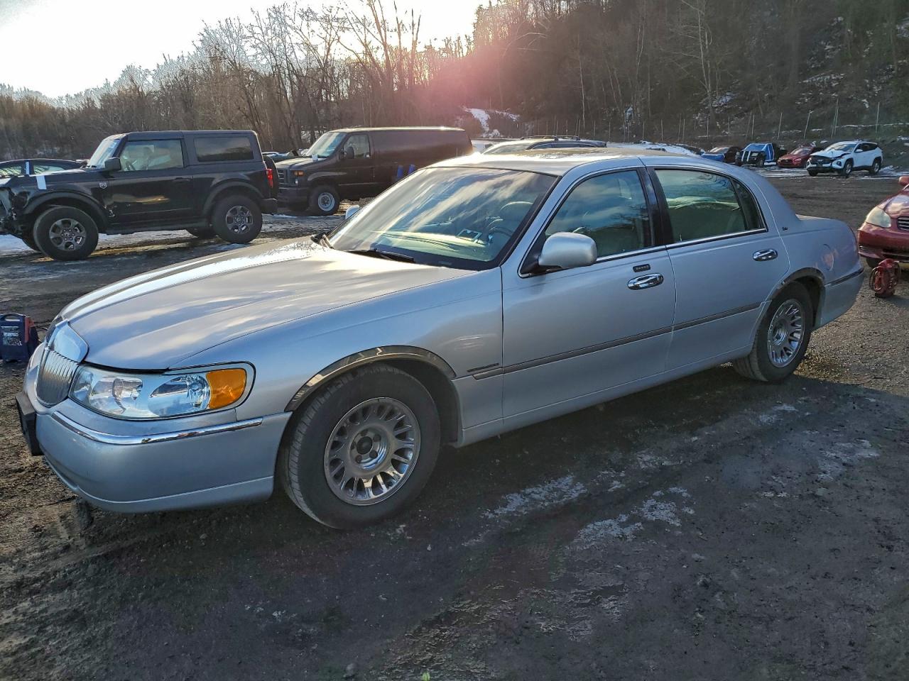2001 Lincoln Town Car