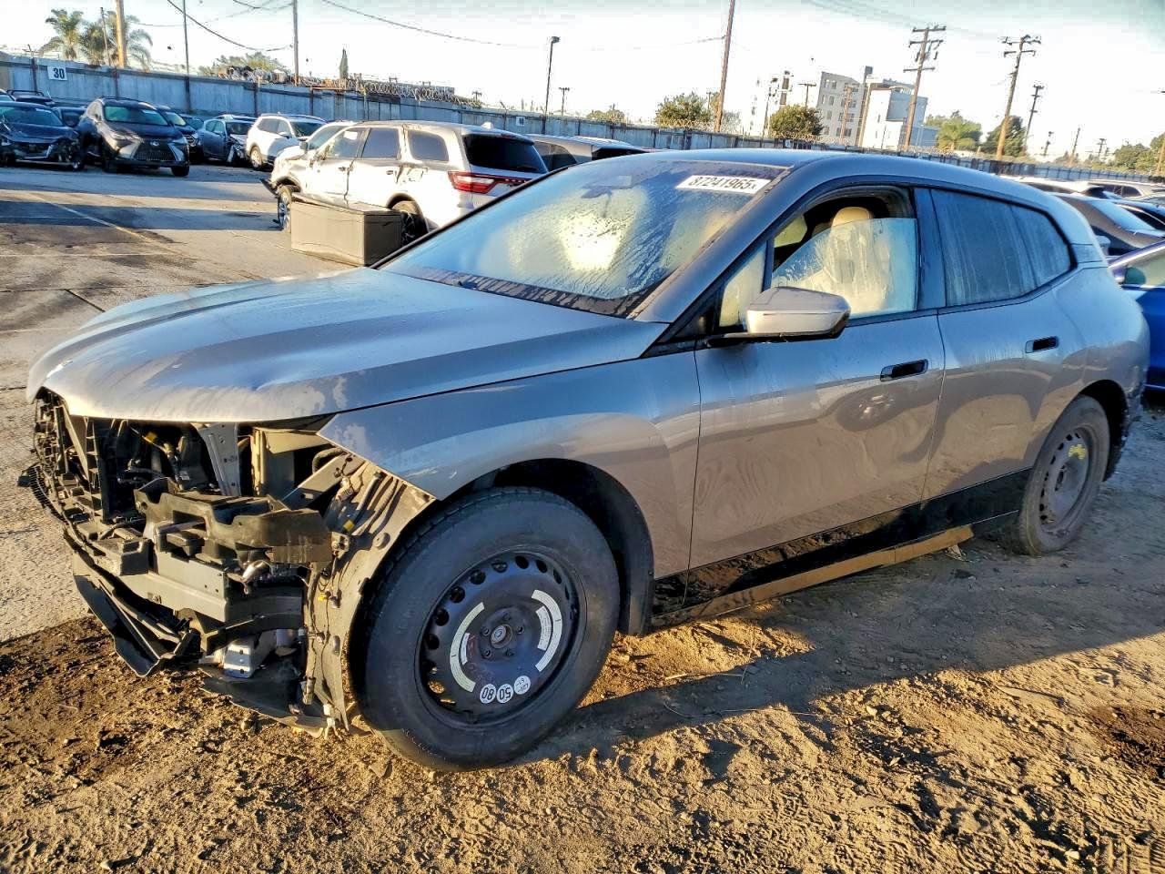 BMW iX
