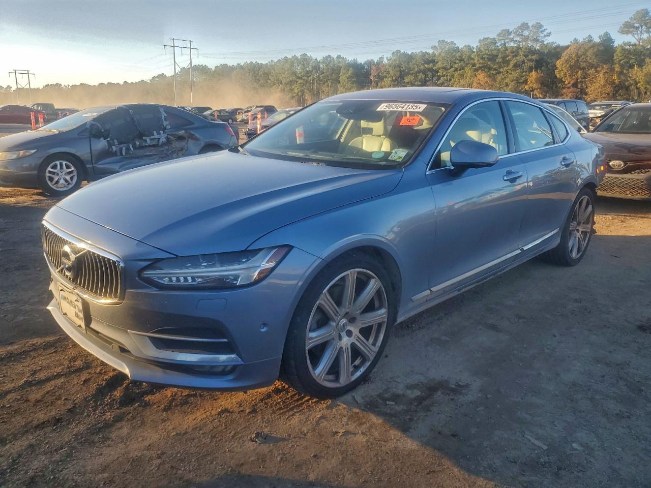 2017 Volvo S90