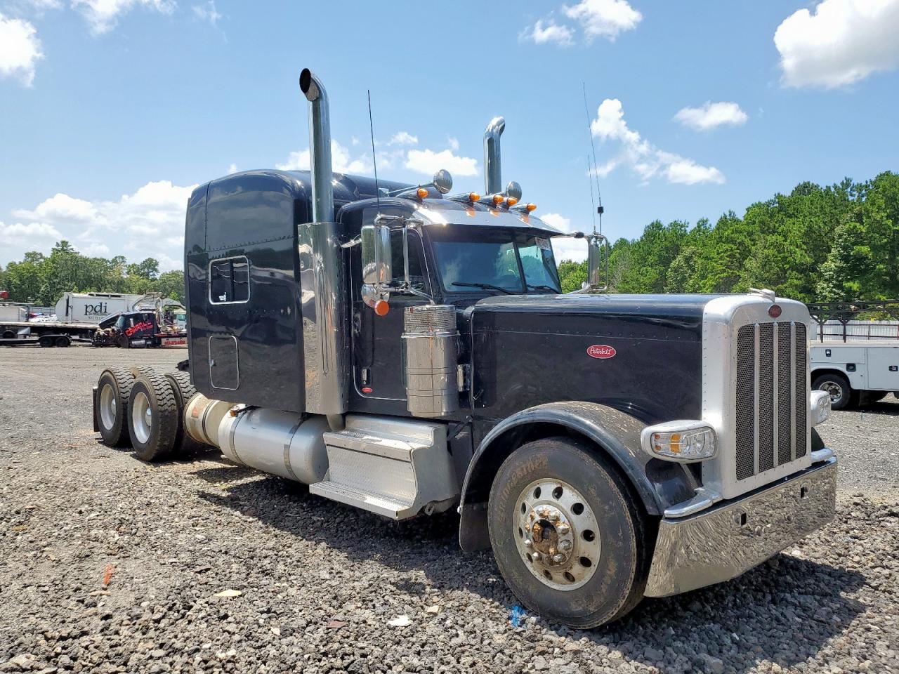 2022 Peterbilt tractor 389